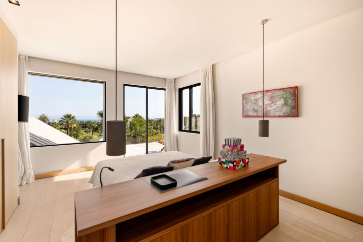Villa Los Naranjos - Stylish Modern Home with Golf Views in Nueva Andalucía