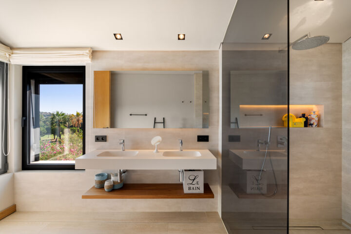 Villa Los Naranjos - Stylish Modern Home with Golf Views in Nueva Andalucía