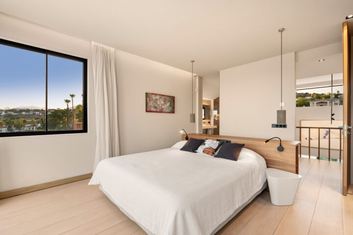 Villa Los Naranjos - Stylish Modern Home with Golf Views in Nueva Andalucía