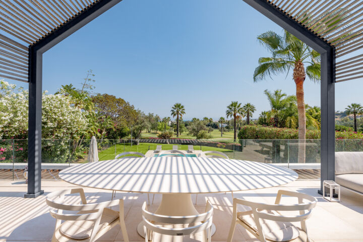 Villa Los Naranjos - Stylish Modern Home with Golf Views in Nueva Andalucía