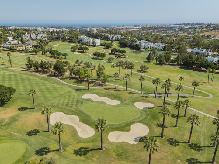 Villa Los Naranjos - Stylish Modern Home with Golf Views in Nueva Andalucía