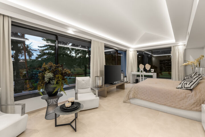 Isla Brisa - Elegant Golf Front Property in Las Brisas, Nueva Andalucía