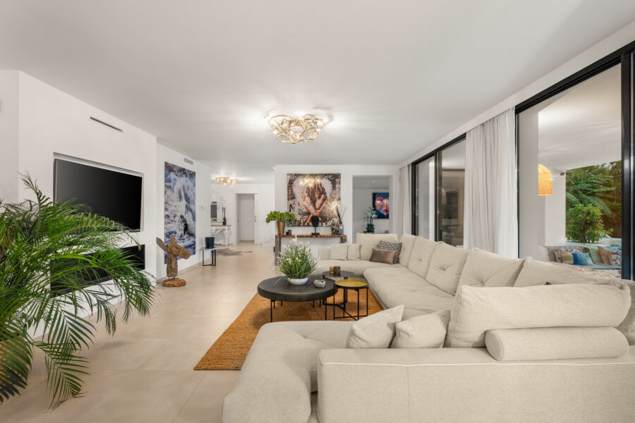 Isla Brisa - Elegant Golf Front Property in Las Brisas, Nueva Andalucía