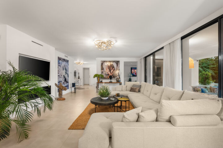 Isla Brisa - Elegant Golf Front Property in Las Brisas, Nueva Andalucía