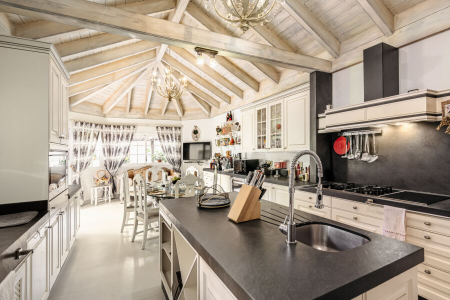 Casa Flora - Charming Mediterranean Villa in Marbella Golden Mile