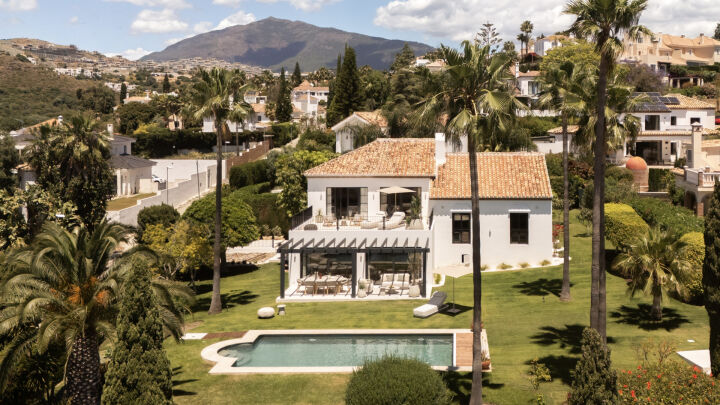 Villa Rita - Renovated 4-Bedroom Villa with Sea & Gibraltar Views in El Paraíso Alto, Marbella