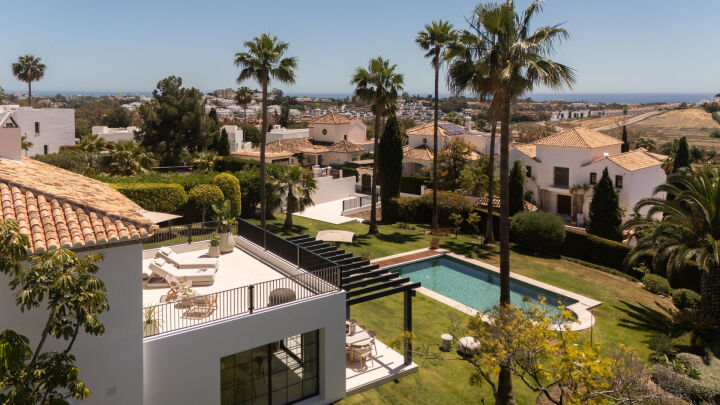 Villa Rita - Renovated 4-Bedroom Villa with Sea &amp; Gibraltar Views in El Paraíso Alto, Marbella