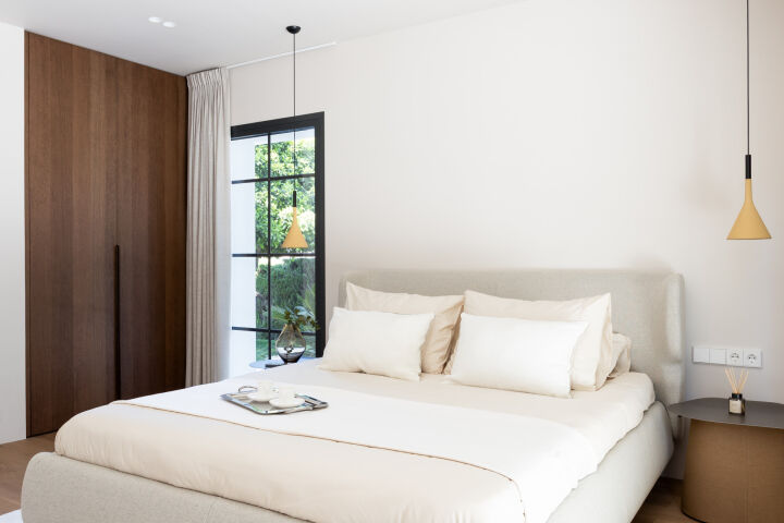 Villa Rita - Renovated 4-Bedroom Villa with Sea &amp; Gibraltar Views in El Paraíso Alto, Marbella