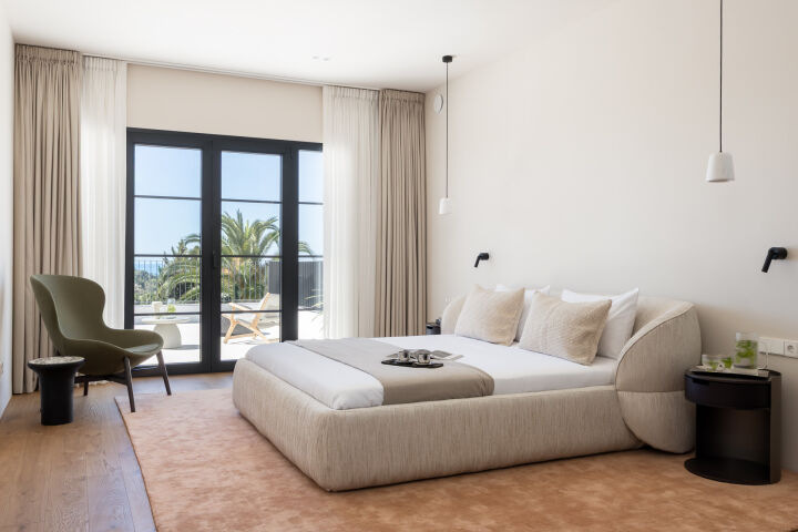 Villa Rita - Renovated 4-Bedroom Villa with Sea & Gibraltar Views in El Paraíso Alto, Marbella