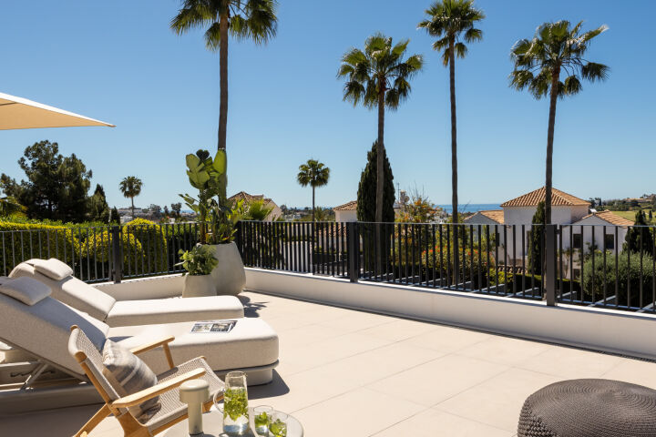 Villa Rita - Renovated 4-Bedroom Villa with Sea &amp; Gibraltar Views in El Paraíso Alto, Marbella