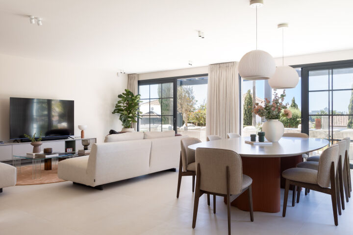 Villa Rita - Renovated 4-Bedroom Villa with Sea & Gibraltar Views in El Paraíso Alto, Marbella