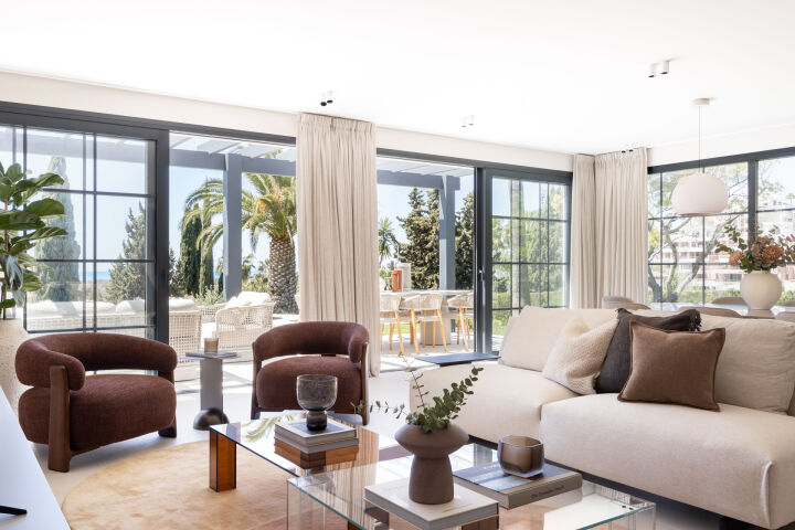 Villa Rita - Renovated 4-Bedroom Villa with Sea & Gibraltar Views in El Paraíso Alto, Marbella
