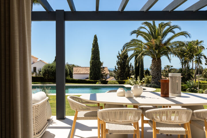 Villa Rita - Renovated 4-Bedroom Villa with Sea & Gibraltar Views in El Paraíso Alto, Marbella