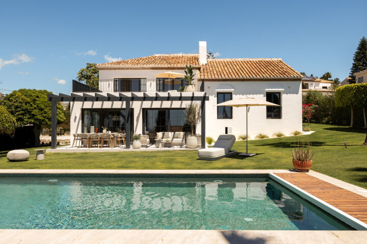 Villa Rita - Renovated 4-Bedroom Villa with Sea & Gibraltar Views in El Paraíso Alto, Marbella
