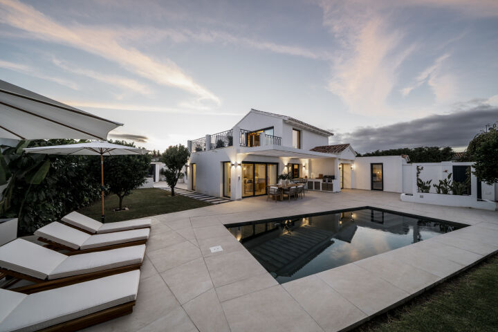 Villa Mimosa - Renovated 5-Bedroom Beachside Villa in Linda Vista Baja, San Pedro de Alcantara