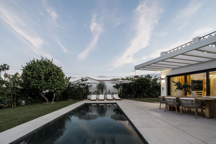 Villa Mimosa - Renovated 5-Bedroom Beachside Villa in Linda Vista Baja, San Pedro de Alcantara