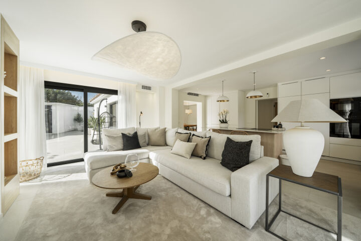 Villa Mimosa - Renovated 5-Bedroom Beachside Villa in Linda Vista Baja, San Pedro de Alcantara