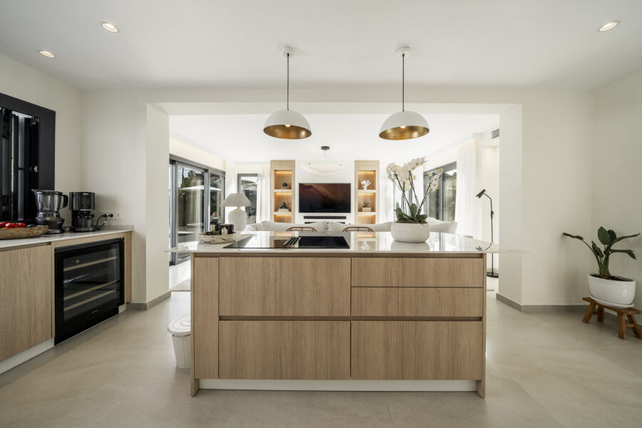 Villa Mimosa - Villa rénovée de 5 chambres en bord de mer à Linda Vista Baja, San Pedro de Alcantara