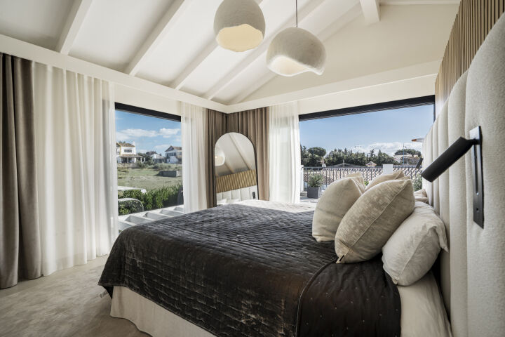 Villa Mimosa - Renovated 5-Bedroom Beachside Villa in Linda Vista Baja, San Pedro de Alcantara