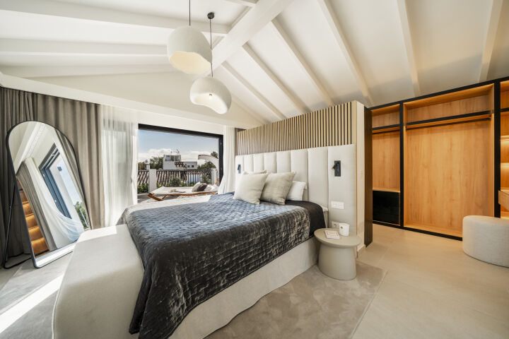 Villa Mimosa - Renovated 5-Bedroom Beachside Villa in Linda Vista Baja, San Pedro de Alcantara