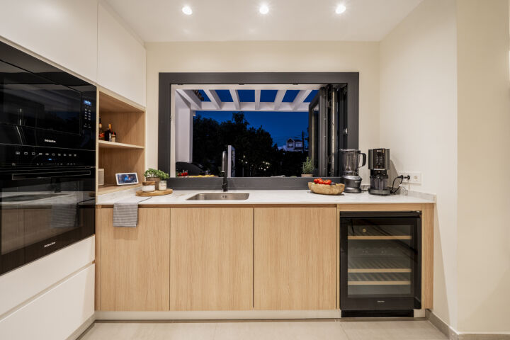 Villa Mimosa - Renovated 5-Bedroom Beachside Villa in Linda Vista Baja, San Pedro de Alcantara