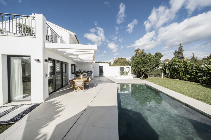 Villa Mimosa - Renovated 5-Bedroom Beachside Villa in Linda Vista Baja, San Pedro de Alcantara