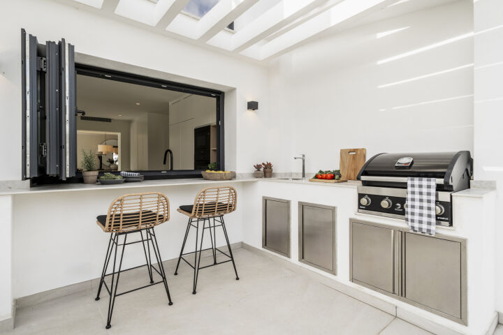 Villa Mimosa - Renovated 5-Bedroom Beachside Villa in Linda Vista Baja, San Pedro de Alcantara