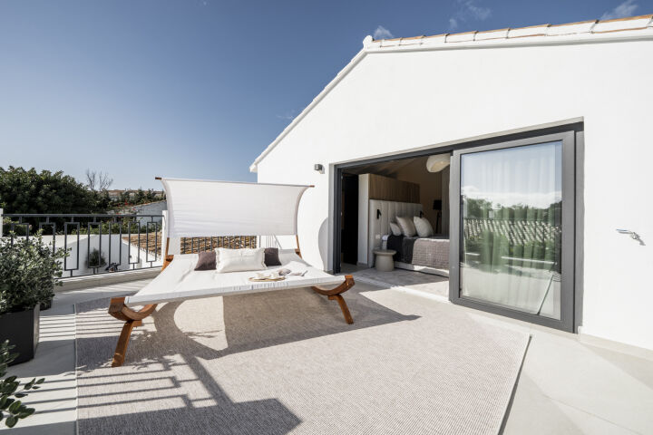 Villa Mimosa - Renovated 5-Bedroom Beachside Villa in Linda Vista Baja, San Pedro de Alcantara