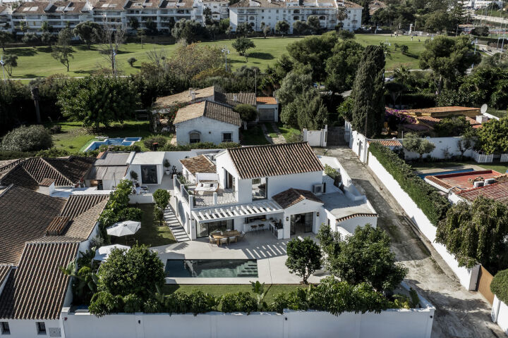 Villa Mimosa - Renovated 5-Bedroom Beachside Villa in Linda Vista Baja, San Pedro de Alcantara