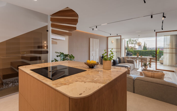 Casa Tulu - Unique Townhouse Near Aloha Golf, Nueva Andalucía