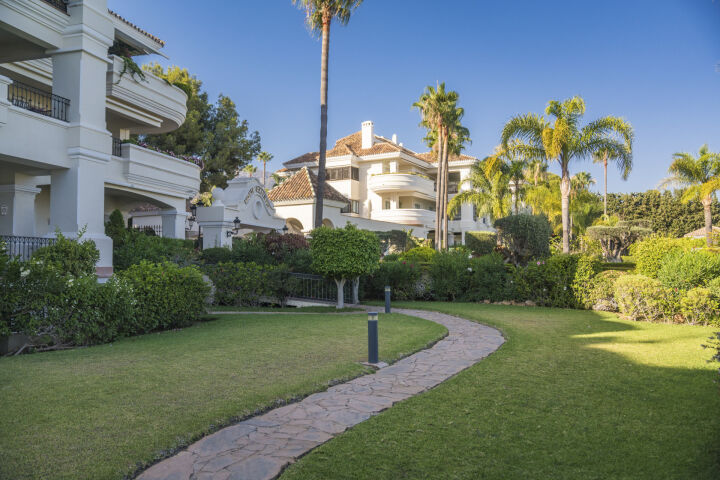 Altos Reales 1 - Newly renovated property in Altos Reales, Marbella Golden Mile