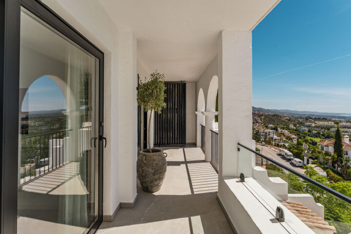 Penthouse Solei - Exquisite Luxury Duplex in Las Colinas de Marbella, Benahavis