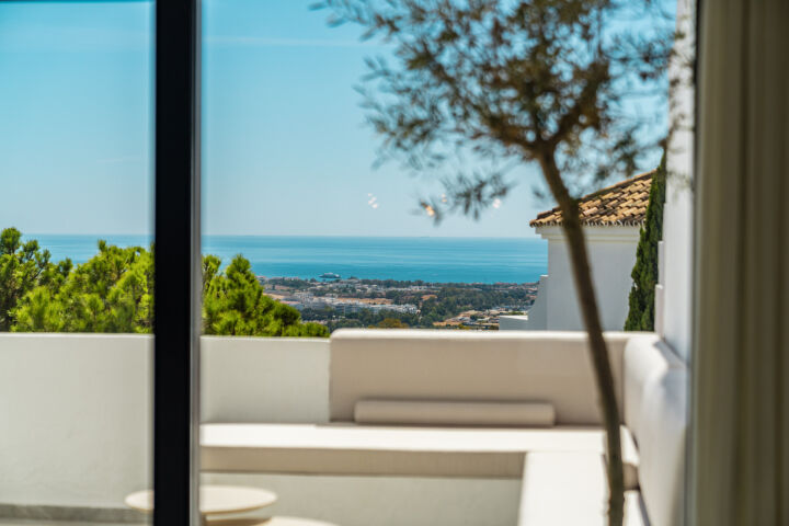 Penthouse Solei - Exquisite Luxury Duplex in Las Colinas de Marbella, Benahavis
