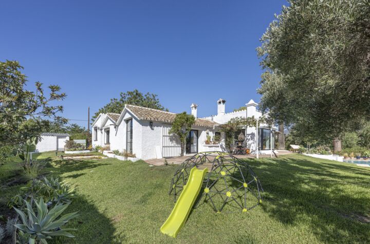 Casa Isabella - Rustic Villa with Traditional Charm in Guadalmina Alta, Marbella