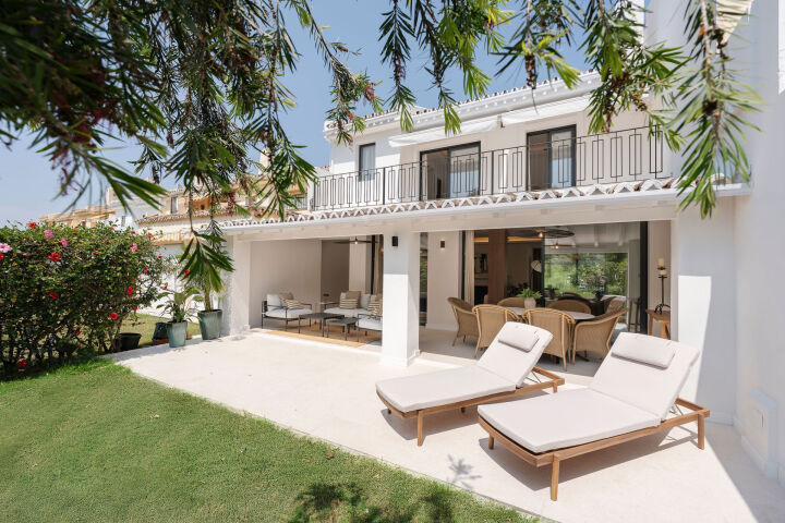 Casa Los Olivos - Renovated Townhouse with Golf Views in Nueva Andalucía, Marbella