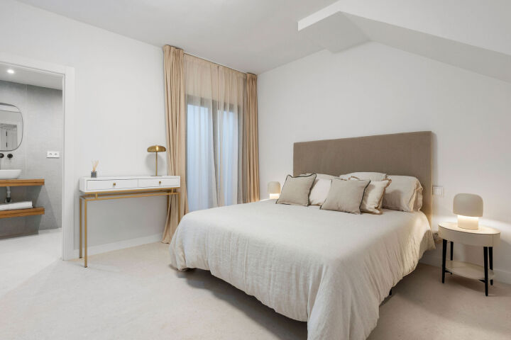Casa Los Olivos - Renovated Townhouse with Golf Views in Nueva Andalucía, Marbella