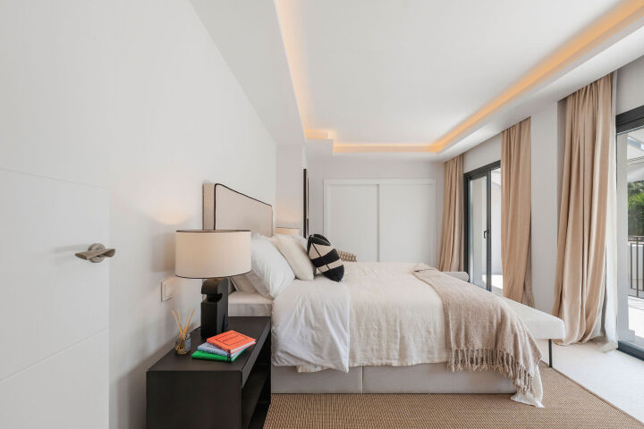Casa Los Olivos - Renovated Townhouse with Golf Views in Nueva Andalucía, Marbella
