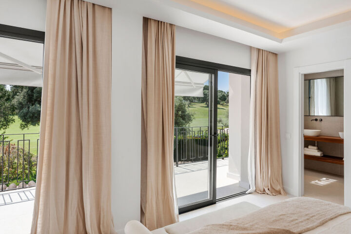 Casa Los Olivos - Renovated Townhouse with Golf Views in Nueva Andalucía, Marbella