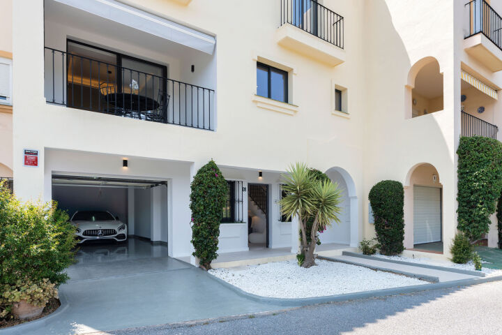 Casa Los Olivos - Renovated Townhouse with Golf Views in Nueva Andalucía, Marbella