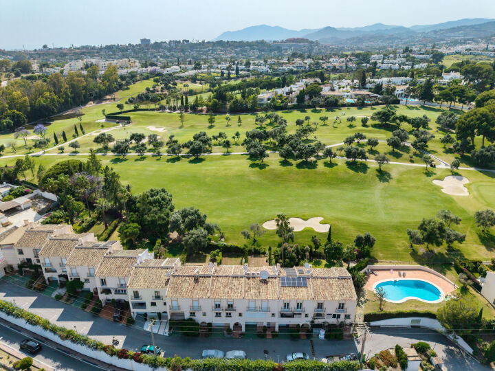 Casa Los Olivos - Renovated Townhouse with Golf Views in Nueva Andalucía, Marbella