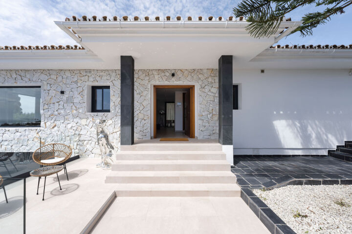 Villa Sama - Modern Single-Storey Villa in Elviria, Marbella East