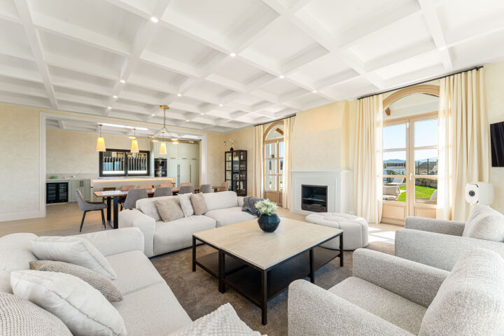 Villa Montilla - Brand New 4-Bedroom Villa with Panoramic Sea Views in Estepona West