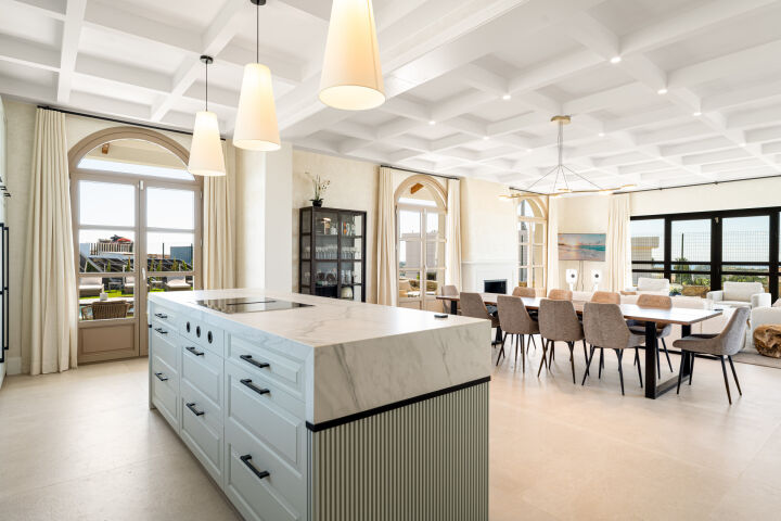 Villa Montilla - Brand New 4-Bedroom Villa with Panoramic Sea Views in Estepona West