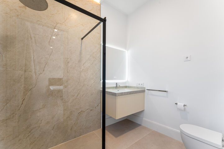 Villa Montilla - Brand New 4-Bedroom Villa with Panoramic Sea Views in Estepona West