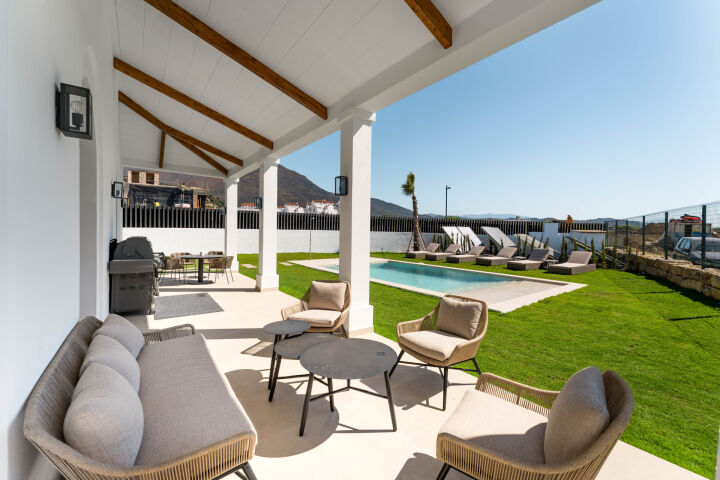 Villa Montilla - Brand New 4-Bedroom Villa with Panoramic Sea Views in Estepona West