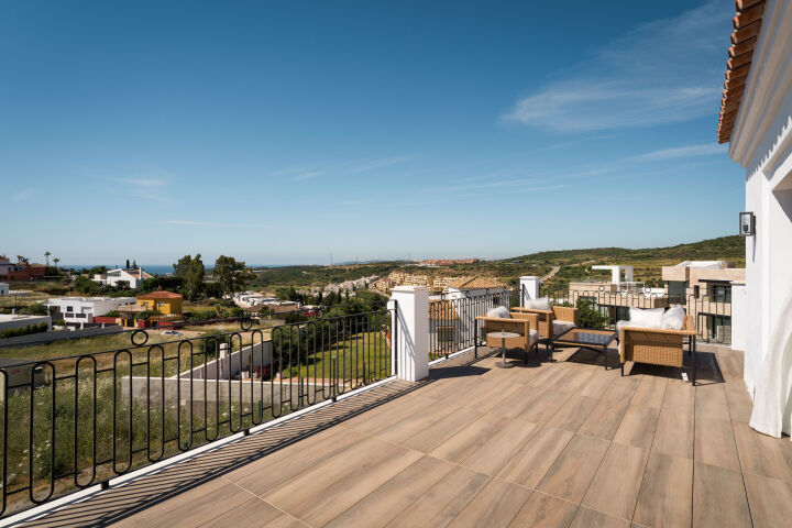 Villa Montilla - Brand New 4-Bedroom Villa with Panoramic Sea Views in Estepona West