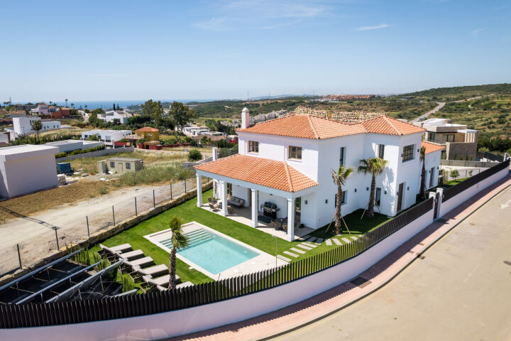 Villa Montilla - Brand New 4-Bedroom Villa with Panoramic Sea Views in Estepona West