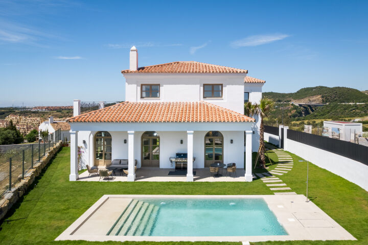 Villa Montilla - Brand New 4-Bedroom Villa with Panoramic Sea Views in Estepona West