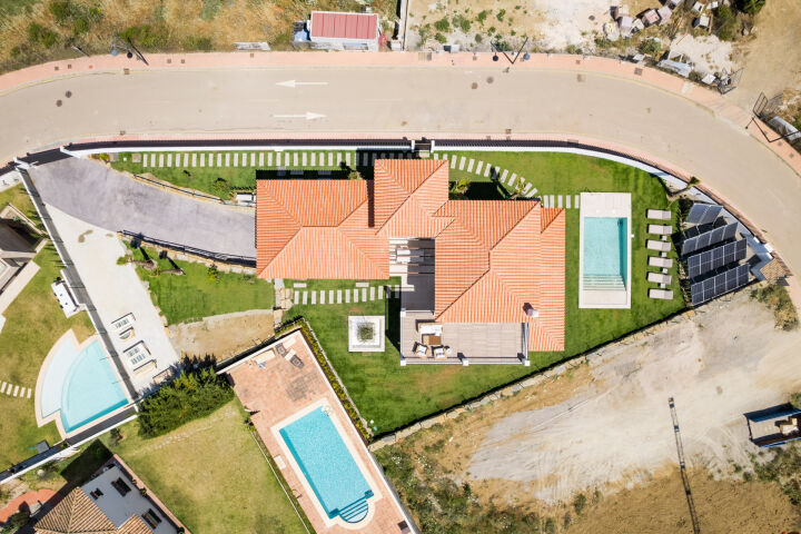 Villa Montilla - Brand New 4-Bedroom Villa with Panoramic Sea Views in Estepona West