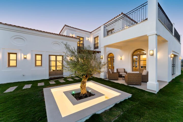 Villa Montilla - Brand New 4-Bedroom Villa with Panoramic Sea Views in Estepona West